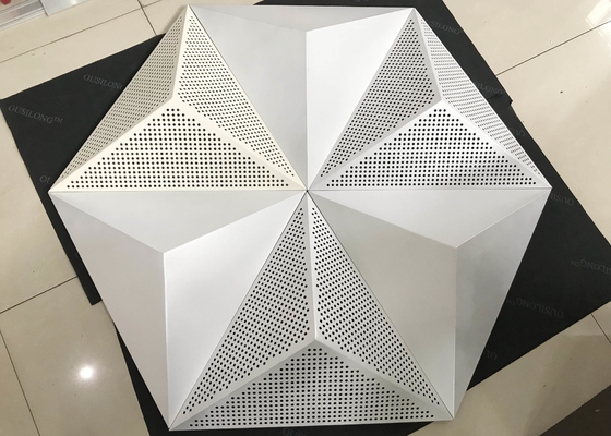 Pulverisieren Sie Mantel-Pearl White-Handelsdecken-Fliesen, Klipp-sich hin- und herbewegende Decken-Fliesen des Dreieck-3D